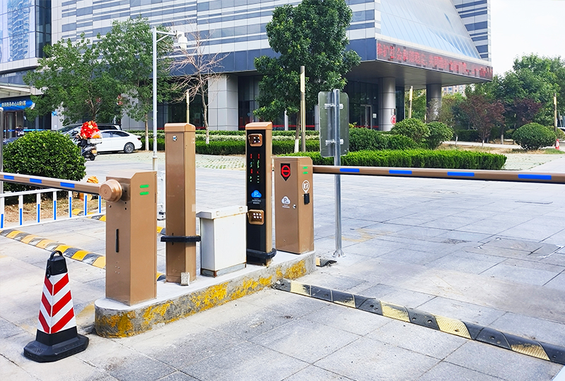 某辦公樓停車(chē)場(chǎng)采用 “安快” 車(chē)牌識(shí)別系統(tǒng)