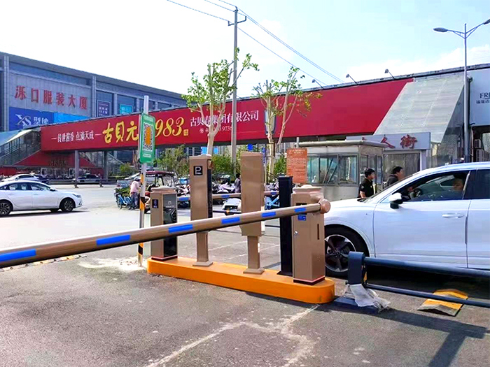 某大廈采用 “安快” 停車場(chǎng)車牌識(shí)別系統(tǒng)