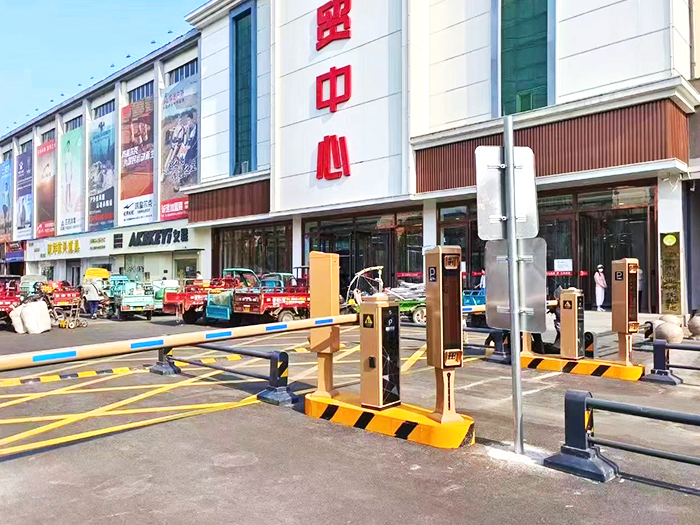 某商貿中心采用 “安快” 車牌識別系統(tǒng)